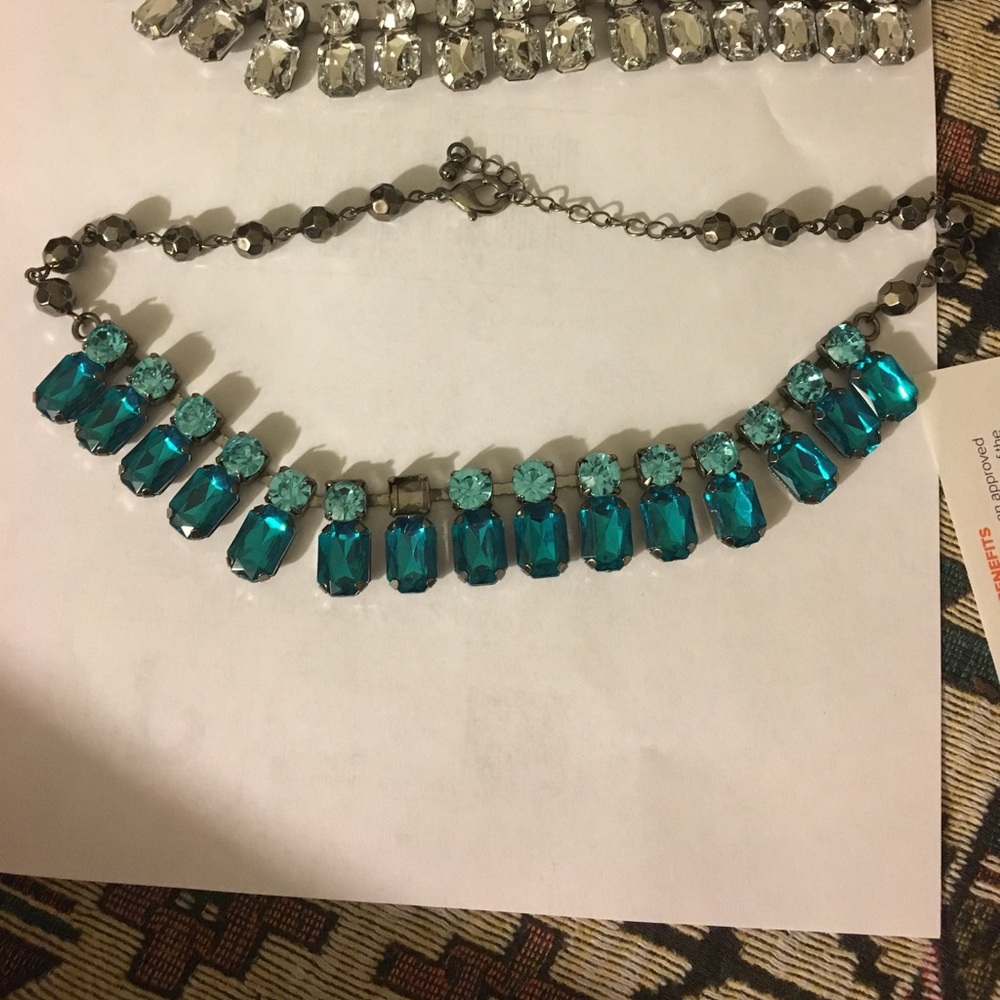 NWOT Blue necklace