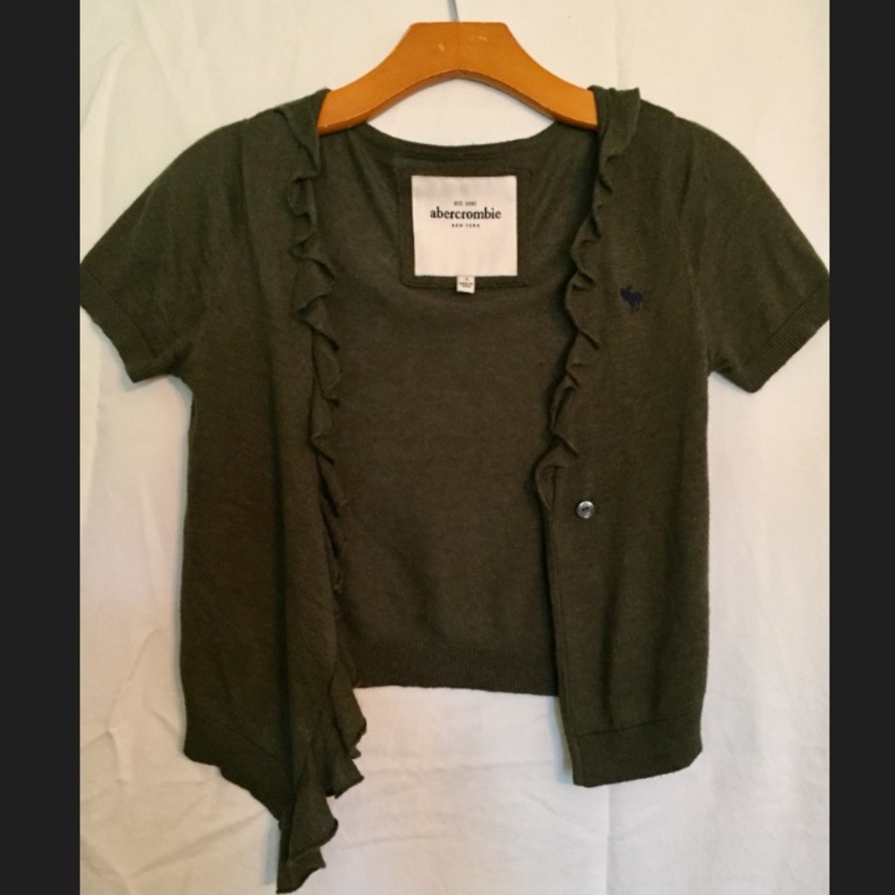 Abercrombie Women's Green Cardigan (Short-Sleeved)