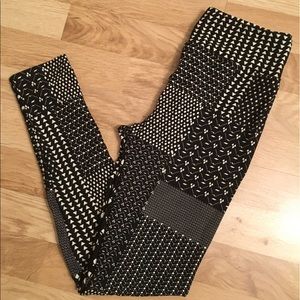 Lularoe Black and Off-White Leggings OS, NWT