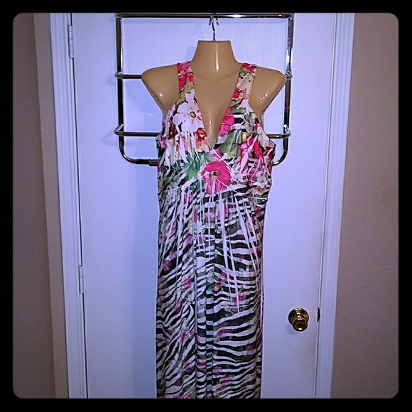 Beautiful Floral Maxi dress - Picture 1 of 4