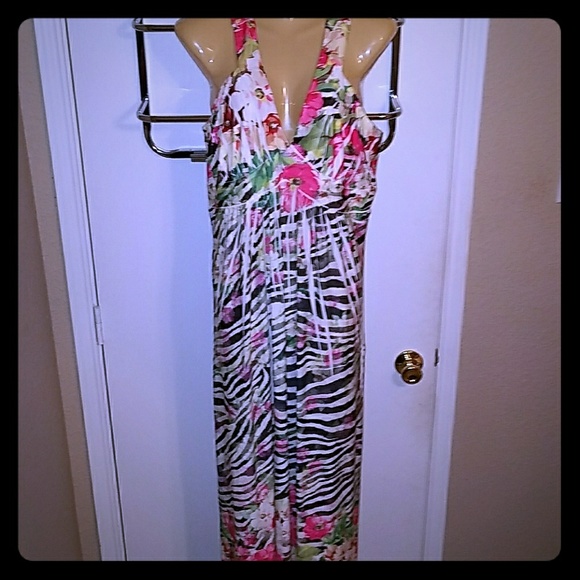 Beautiful Floral Maxi dress - Picture 2 of 4
