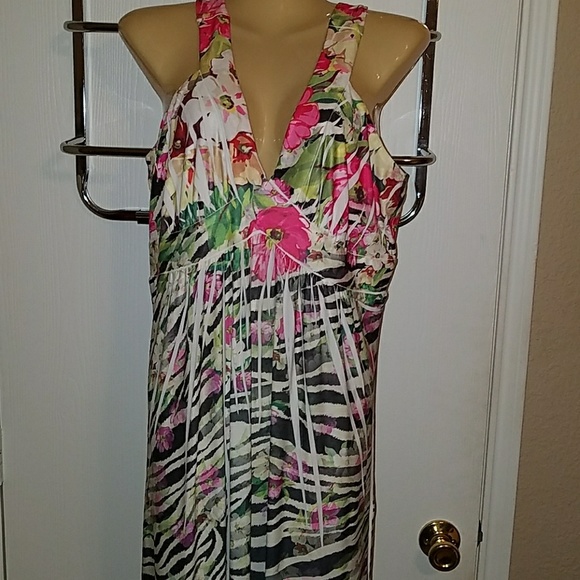 Beautiful Floral Maxi dress - Picture 3 of 4