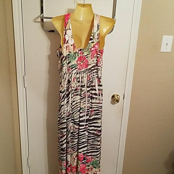 Beautiful Floral Maxi dress - Picture 4 of 4