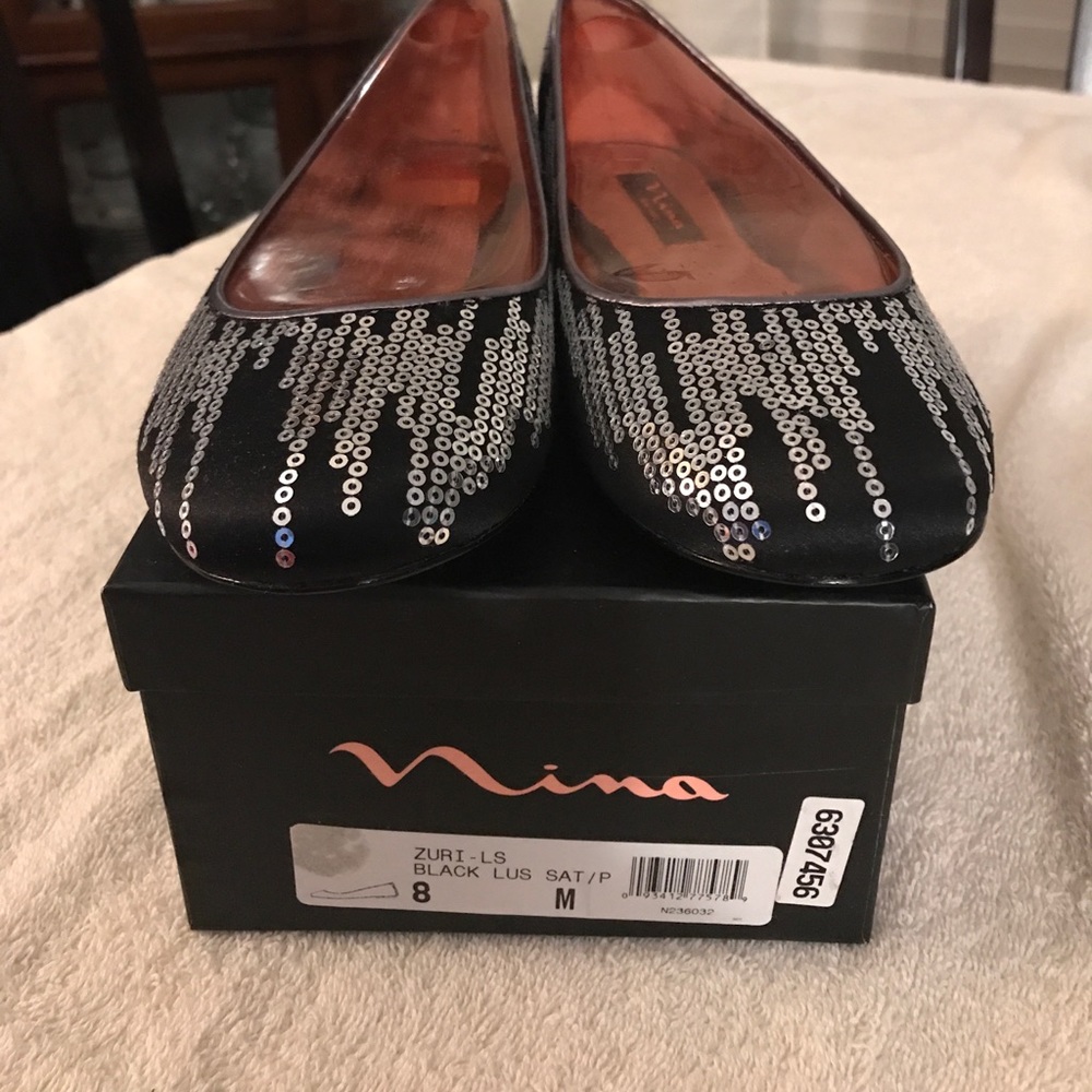 NIB NINA BLACK ZURI FLATS.