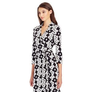 Diane Von Furstenberg 100% silk wrap dress