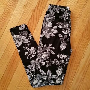 **SOLD**Agnes & Dora floral leggings