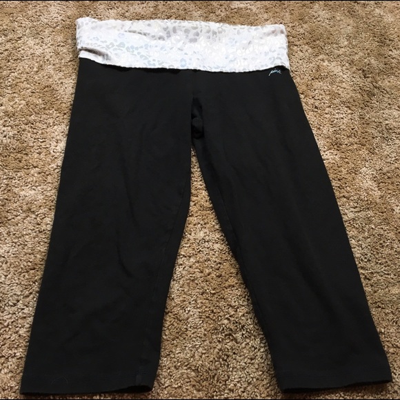 PINK Victoria's Secret Pants - PINK Victoria's Secret Yoga Capri/shorts Medium