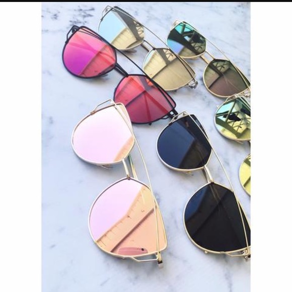 🍓Gorgeous Black & Gold Mirrored Sunglasses - Picture 3 of 3