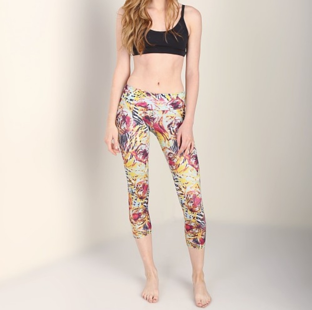 Onzie hot yoga Capri pants M/L Bengal tiger print