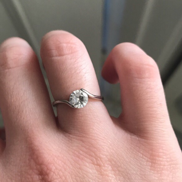 Diamond ring - Picture 1 of 1