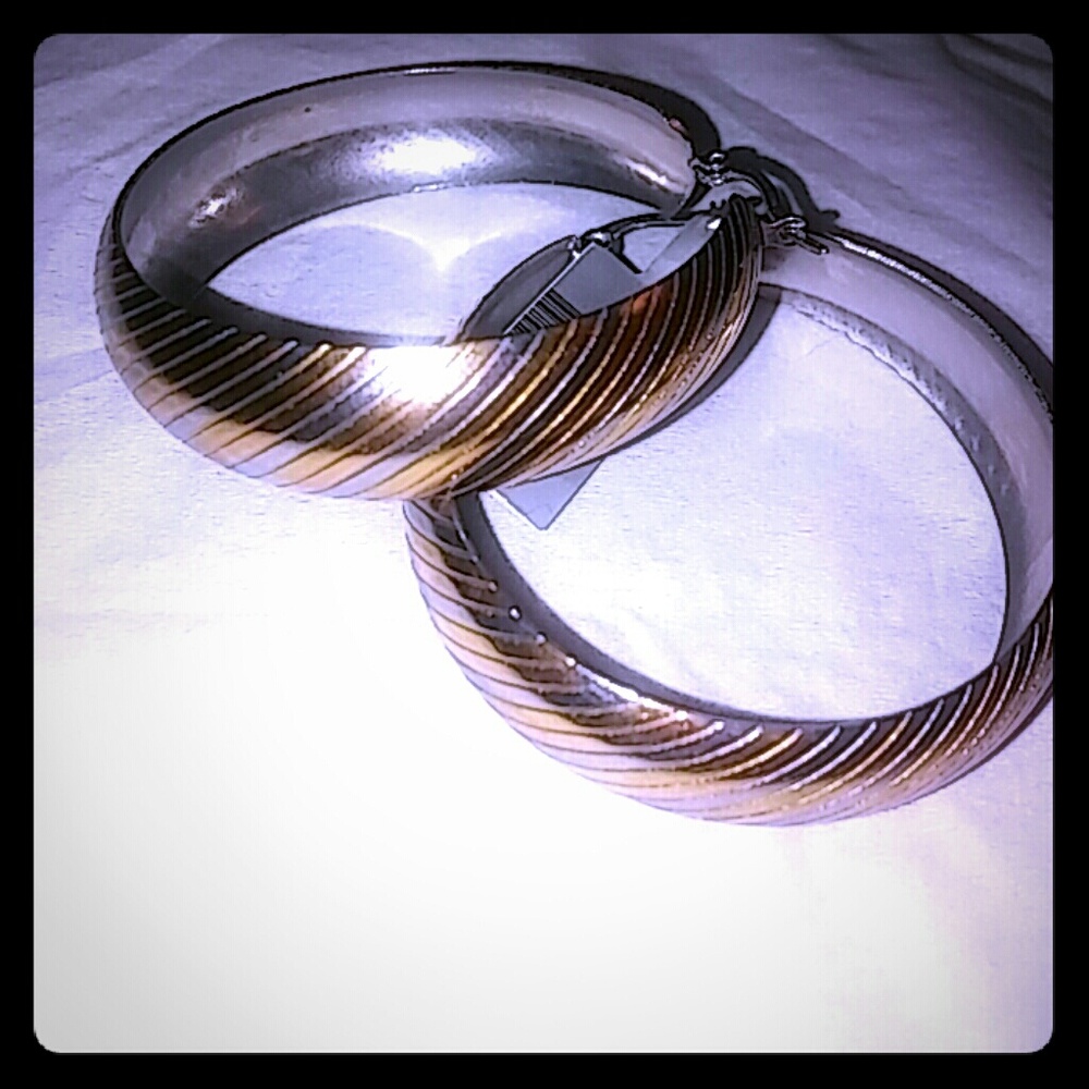 Tricolor large wide hoop earrings NWT