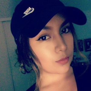 Meet your Posher, Isaura