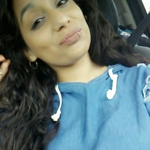 Meet your Posher, Mia