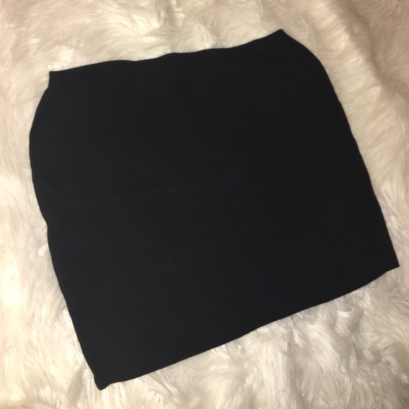 Old Navy Dresses & Skirts - Old Navy Black Mini Skirt - L