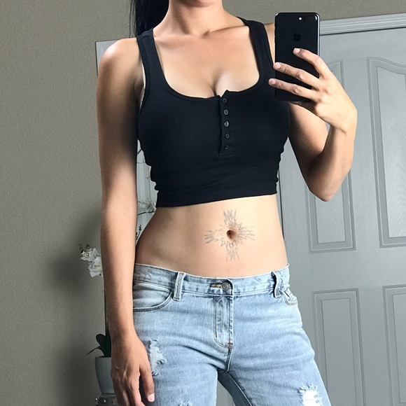 🆕Razor Back Crop Top - Picture 2 of 5