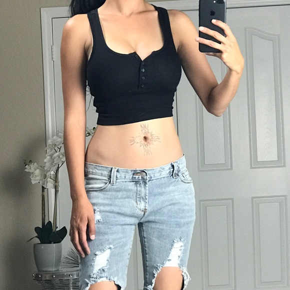 🆕Razor Back Crop Top - Picture 3 of 5