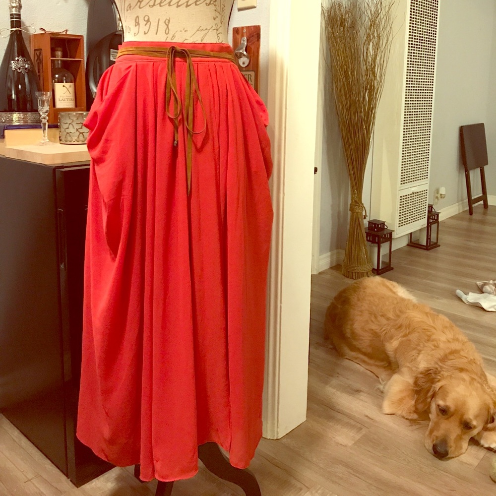 Stunning high waist Season JS Skirt!