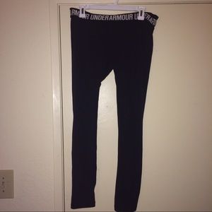 Black Under Armour athletic leggings size L