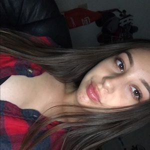 Meet your Posher, Lesly