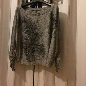 Cute quarter sleeve feather shirt