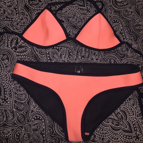 Triangl SWIMWEAR - Picture 1 of 3