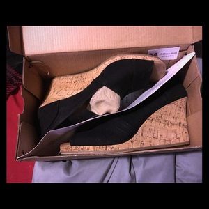 New in box with tags toms wedges