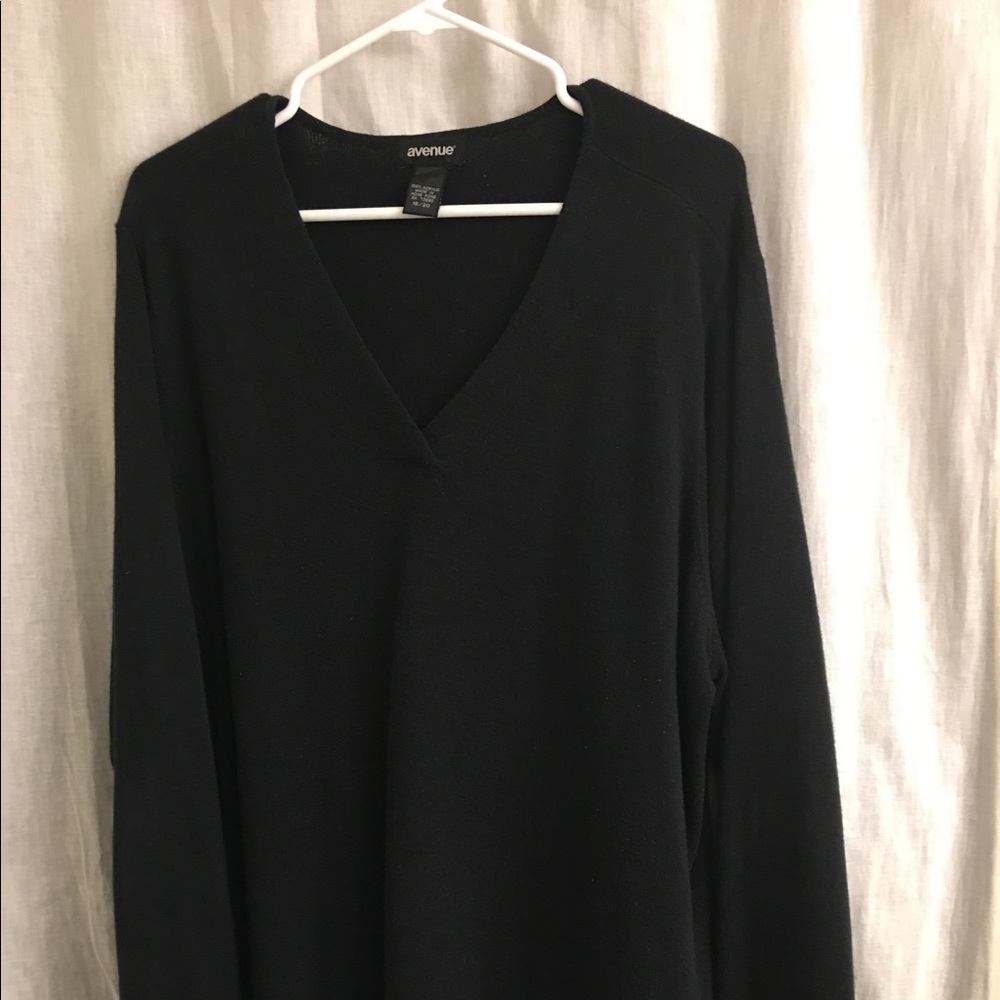 Avenue Black V-Neck Seeater 18/20
