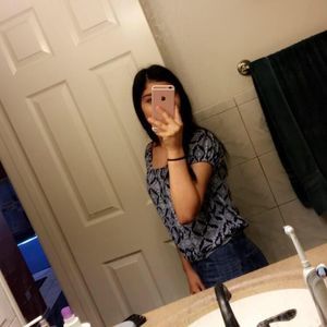 Meet your Posher, Yesenia