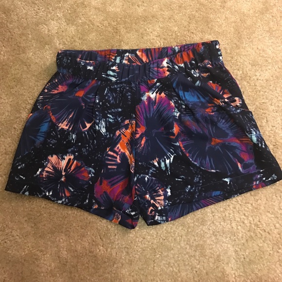 BCBGMaxAzria Pants - 🔥FINAL DROP bcbg maxazria Mult print shorts