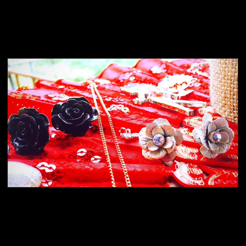 Black and Cream Rose Earrings Set