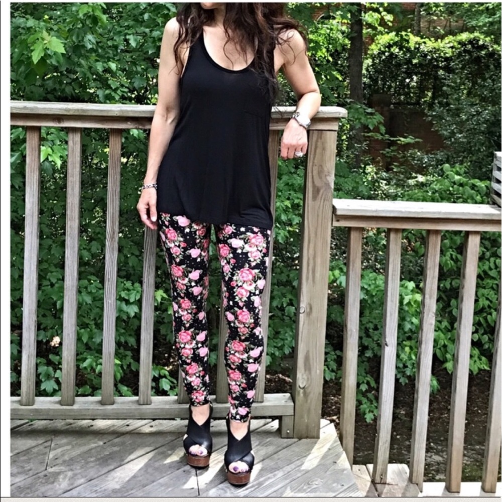 ✨LAST ONE ✨Roses floral leggings - Picture 7 of 8