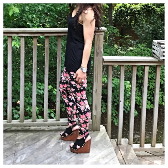 ✨LAST ONE ✨Roses floral leggings - Picture 3 of 8