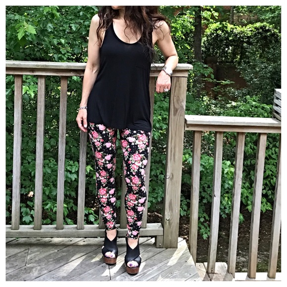 ✨LAST ONE ✨Roses floral leggings - Picture 5 of 8