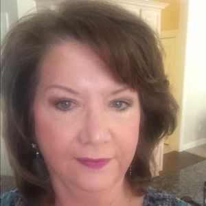 Meet your Posher, Debbie