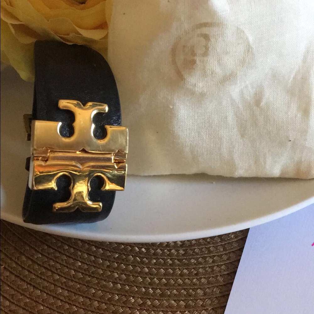 Tory Burch T-Hinge Leather bracelet