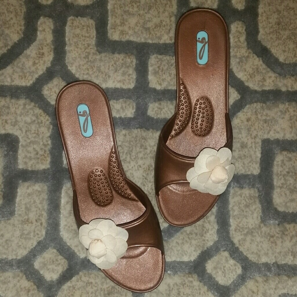 💟 OKAb Bronze brown flowered wedge