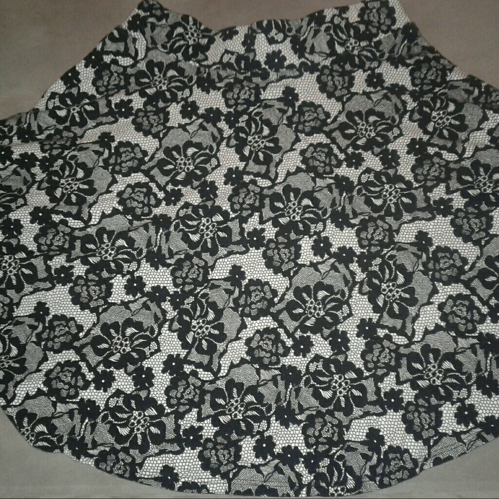 Women's Ultra Teeze Floral Mini Skirt Size (M)