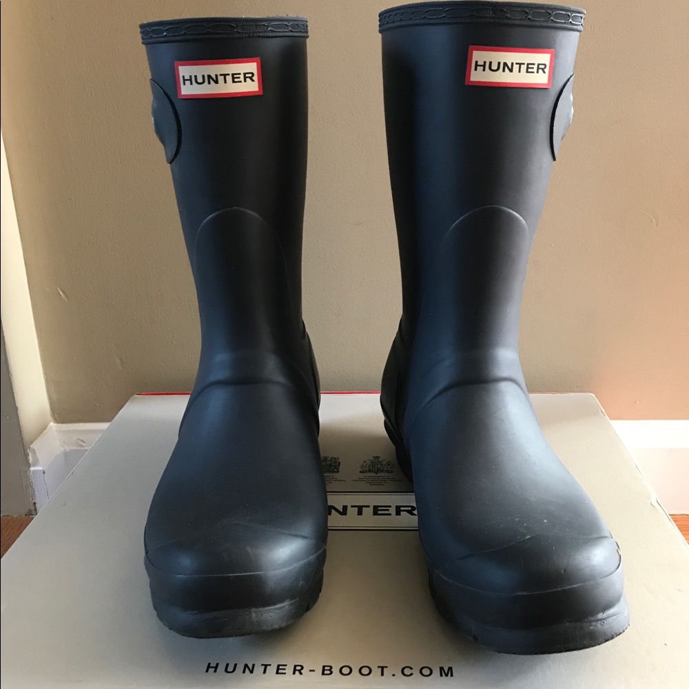 Hunter short rain boots. Size 9.