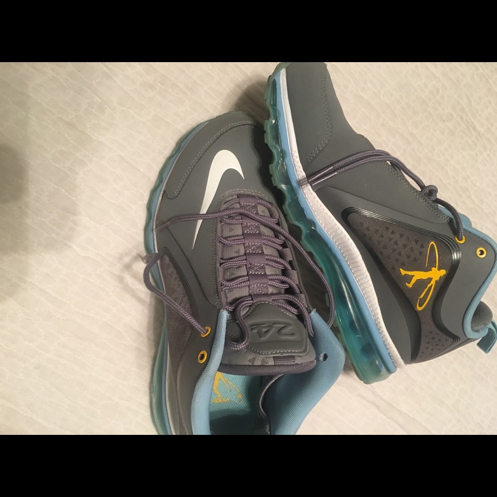 Size 9 tennis shoes griffys