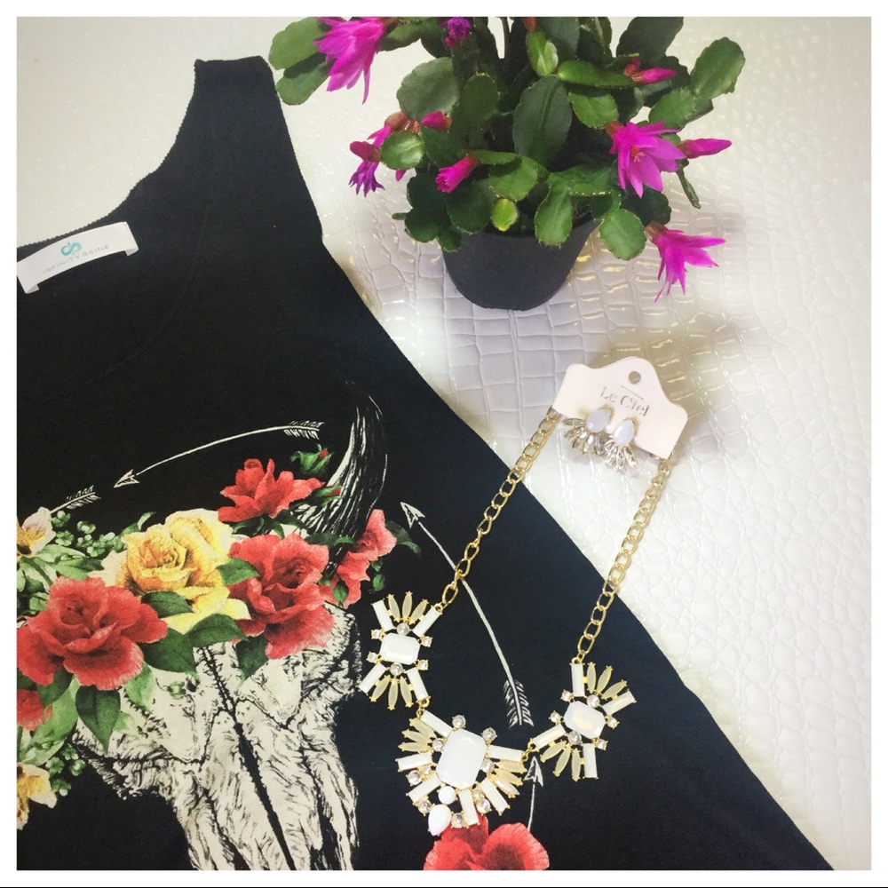 ✨LAST✨My favorite graphic tee - Picture 4 of 4