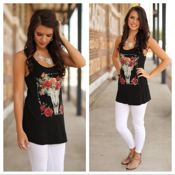 ✨LAST✨My favorite graphic tee - Picture 2 of 4