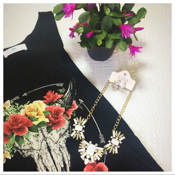 ✨LAST✨My favorite graphic tee - Picture 4 of 4