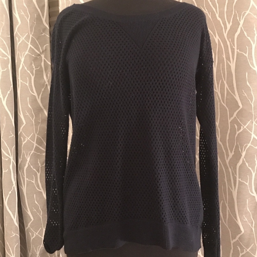 American Eagle M Top