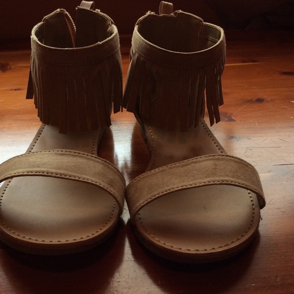 ‼️SOLD‼️On another Site NWOT Crazy 8 Sandals - Picture 2 of 4