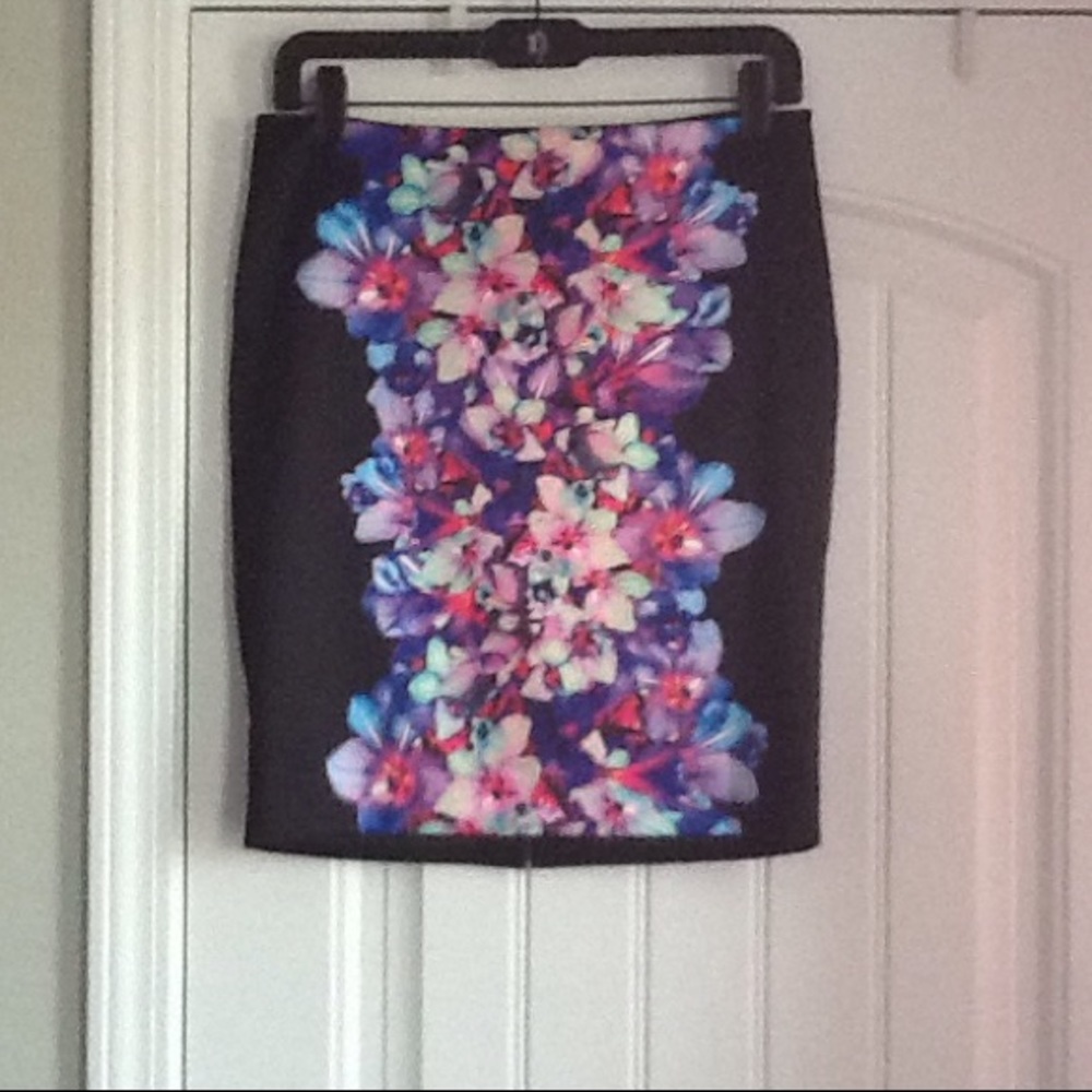 Never Worn Watercolor Floral Print Pencil Skirt