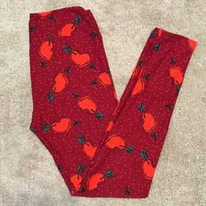 💘LuLaRoe Hearts OS Leggings 💘 NEW