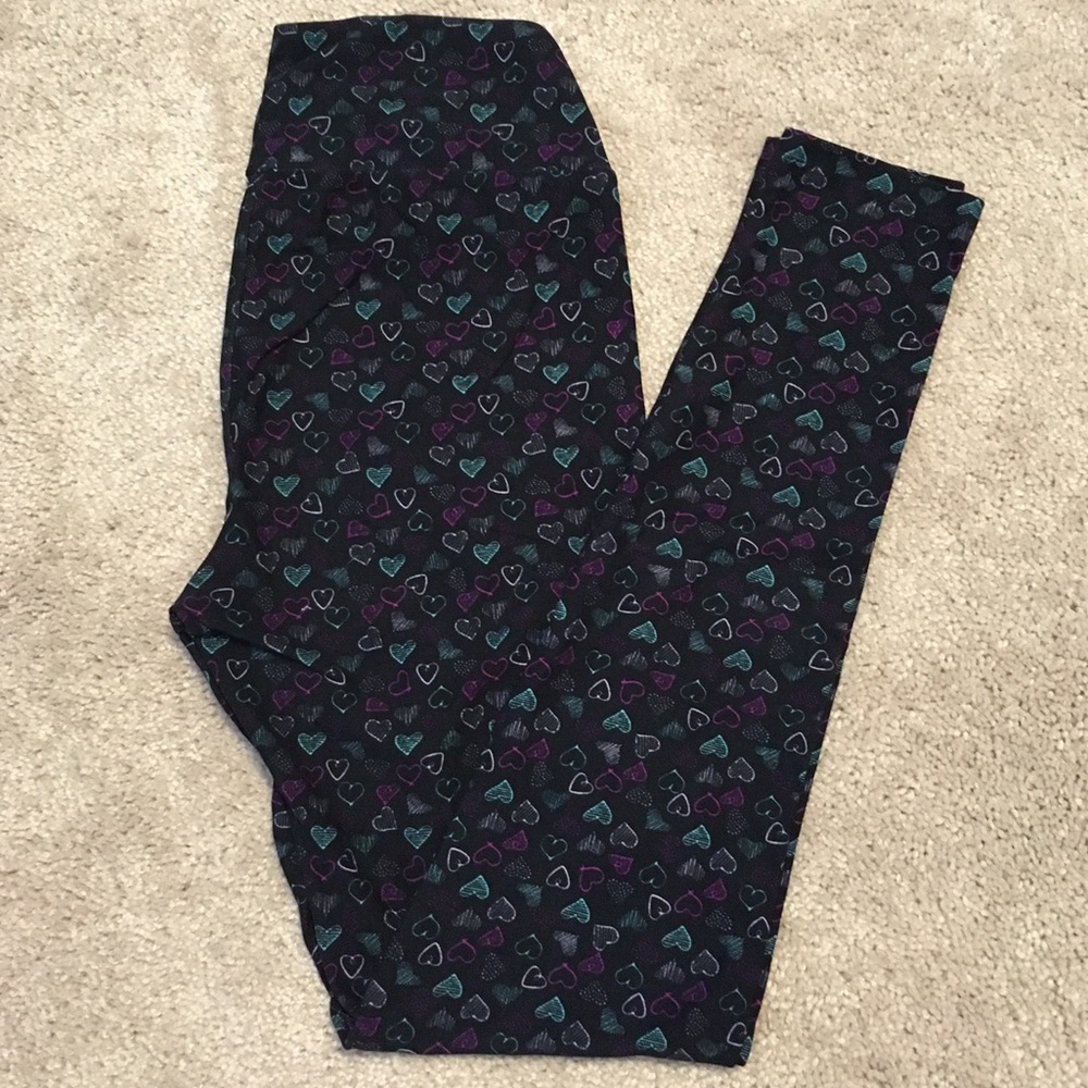 ❤️❤️LuLaRoe Hearts OS leggings - BLACK