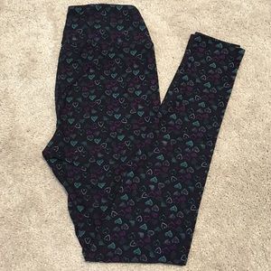 ❤️❤️LuLaRoe Hearts OS leggings - BLACK