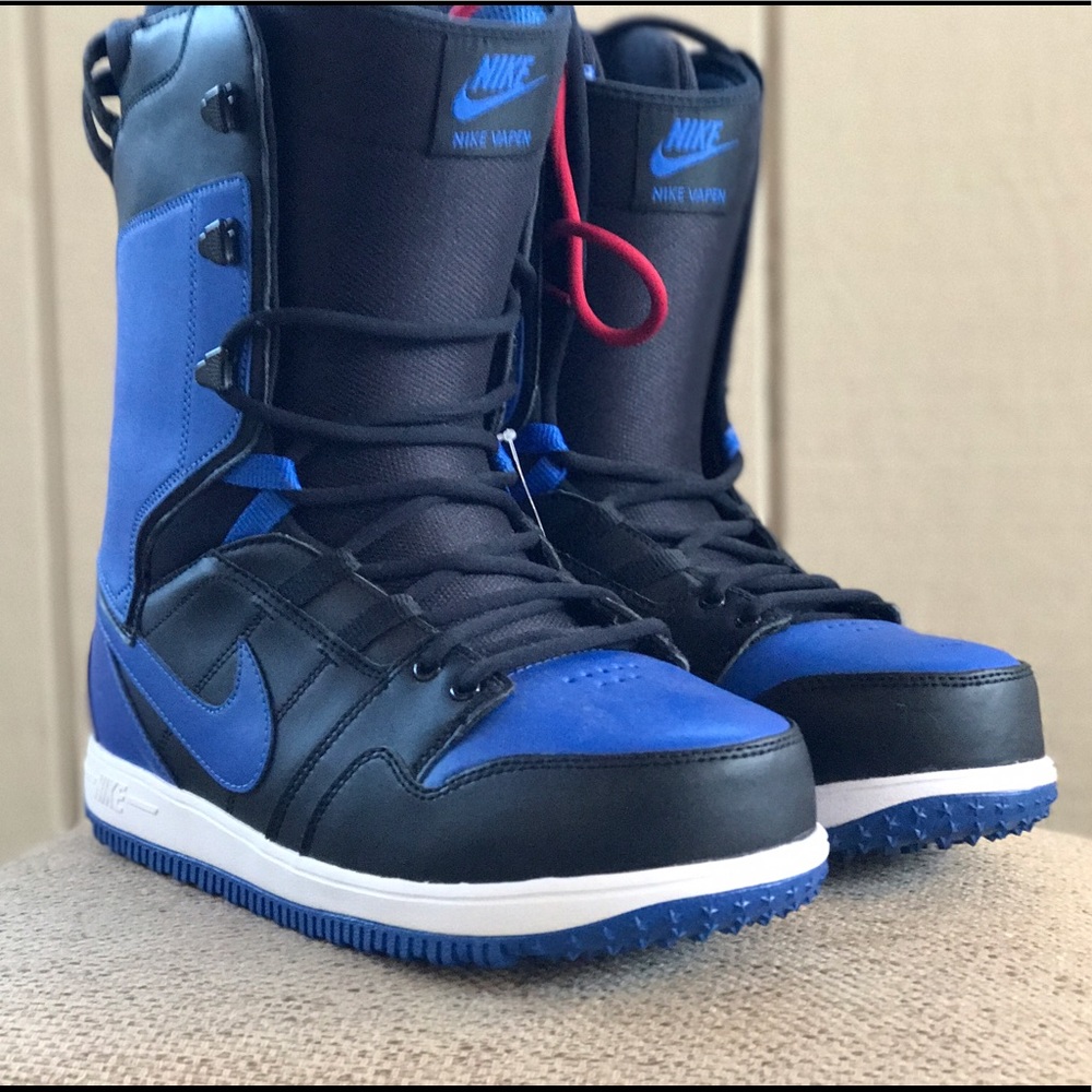 MUST SELL! NIKE BOOTS