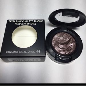 Mac extra dimension eyeshadow Mac extra dimension eyeshadow